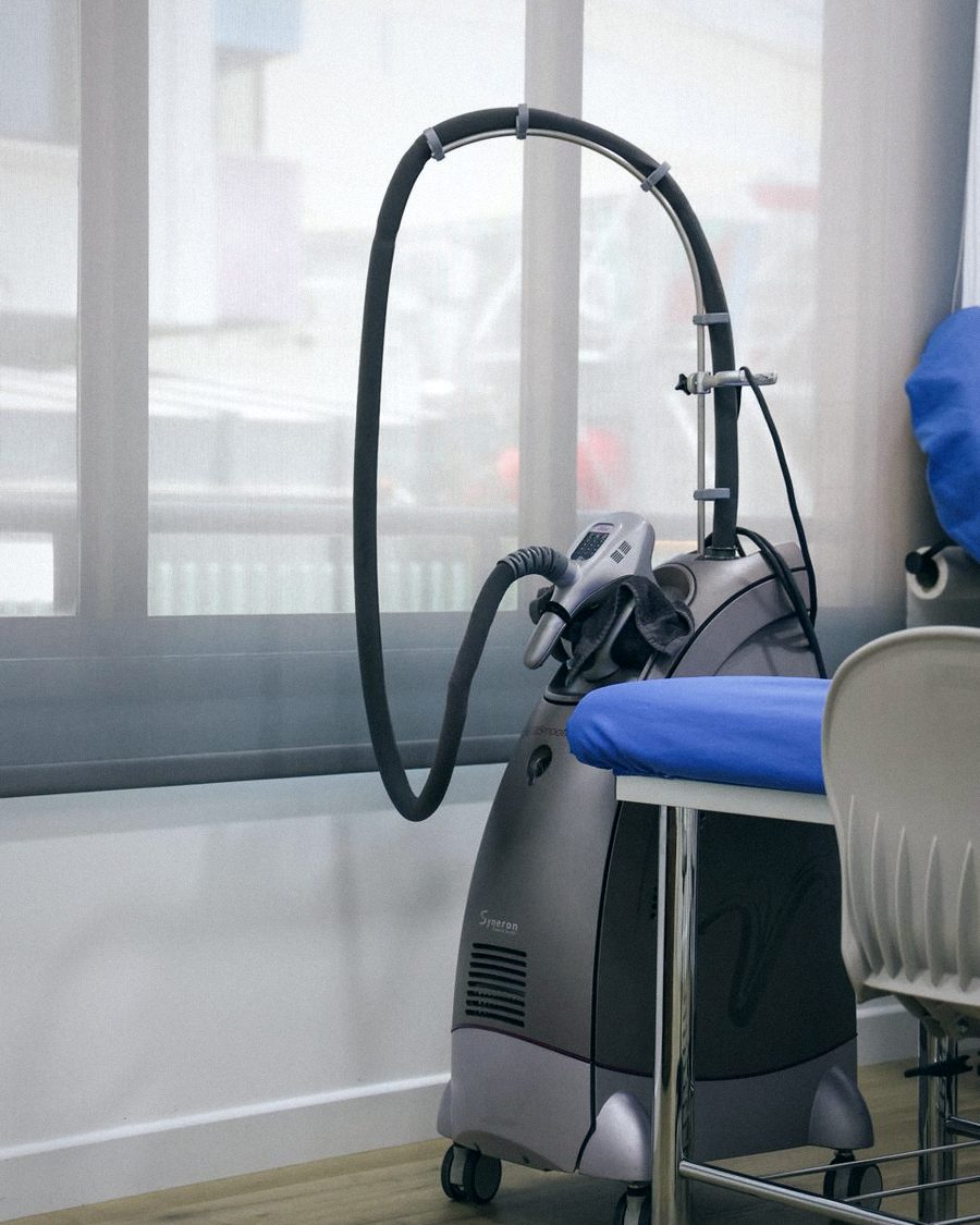 A treatment room by the window at Dreambody